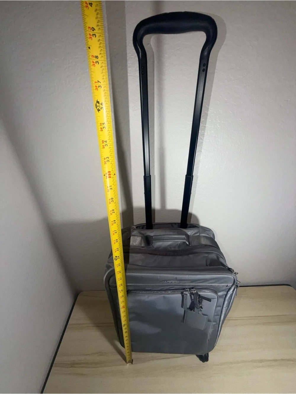 TUMI Voyageur Leger International Expandable 4 Wheel Carry On Suitcase Grey 22